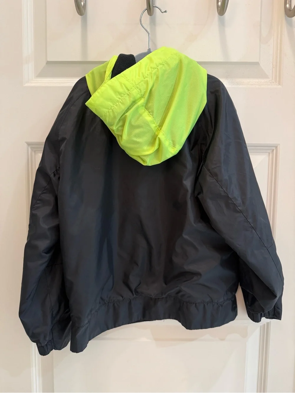 Nike Boys Fleece Lined Windbreaker Jacket Black Volt Size 6-7 Years